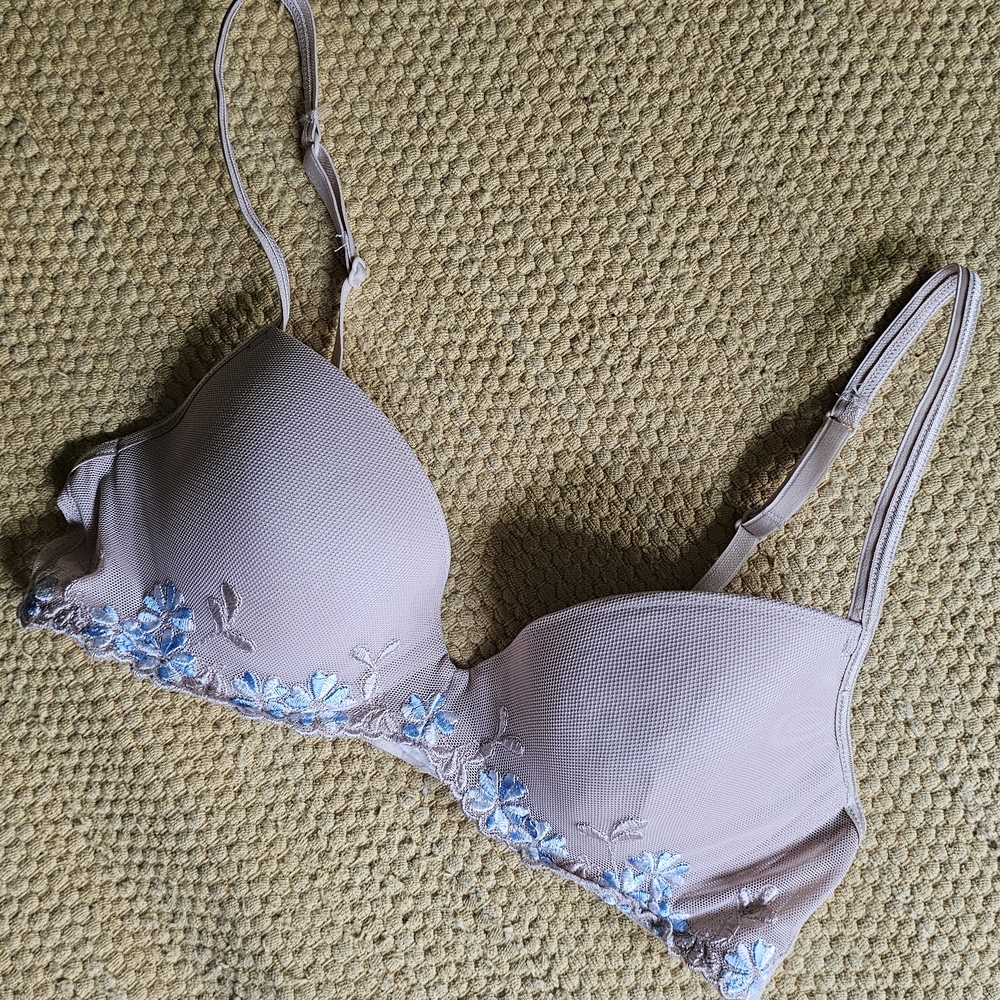 EUC LILY OF FRANCE PUSH UP EMBROIDERED BRA 34A